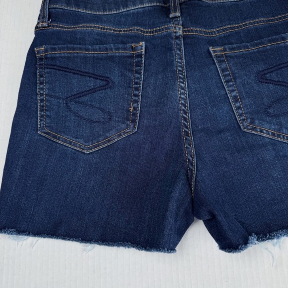 Seven7 Sunset Bermuda Dark Wash Raw Hem Denim Shorts 4 Stretch - Picture 5 of 7